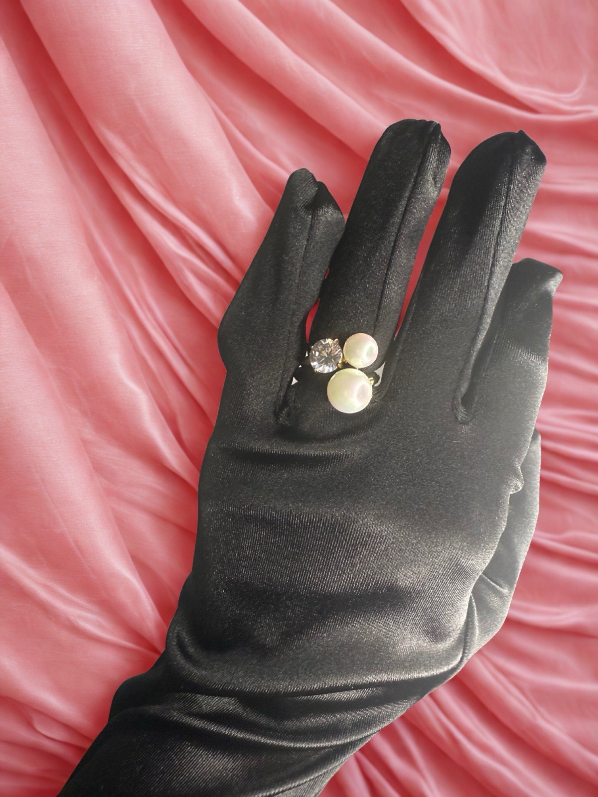 El-Muntaha Premium Modal Hijab Box – 3 Hijabs + Adjustable Ring