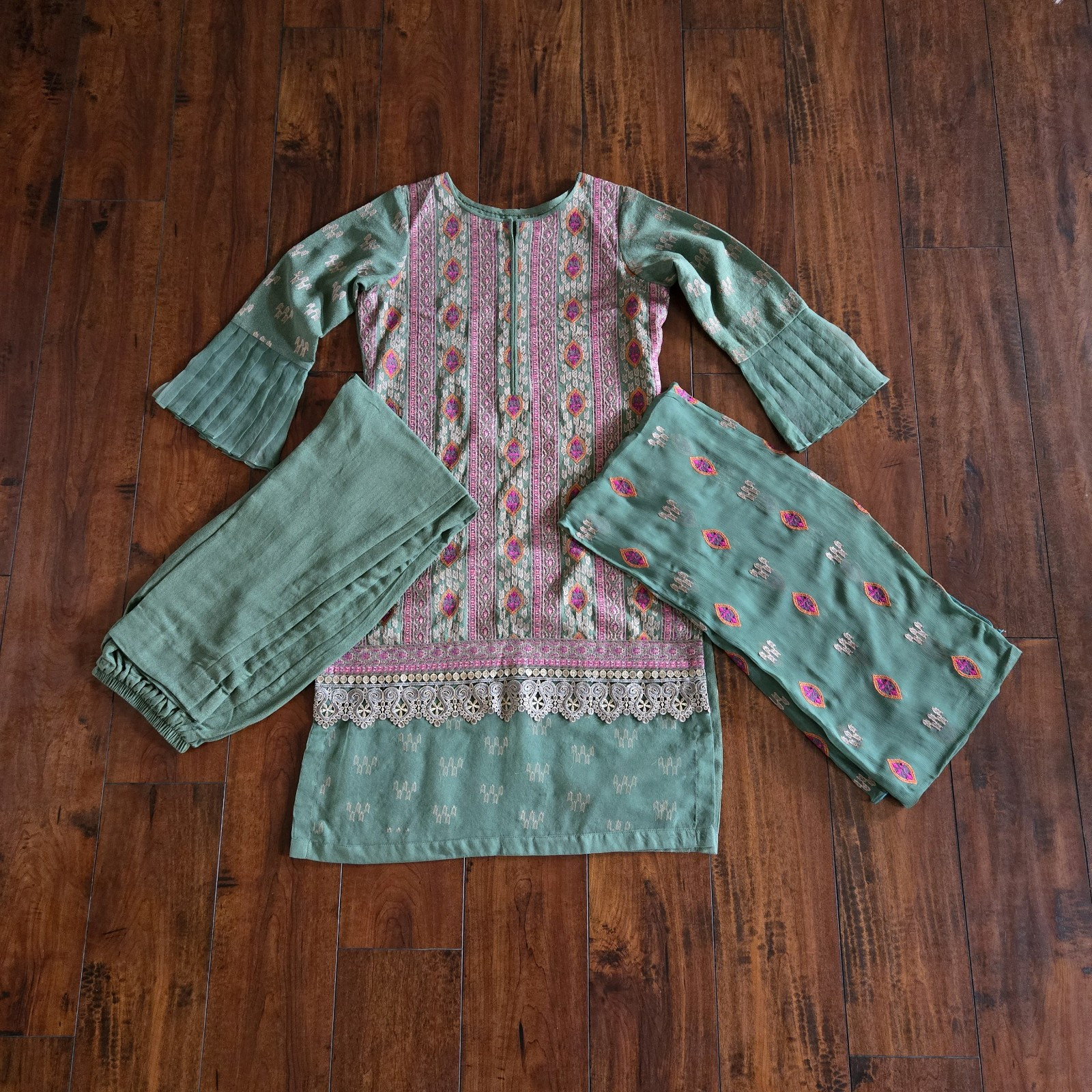 Embroidered Salwar Kameez Dupatta Long Scarf 100% Cotton Green Party Wear Dress
