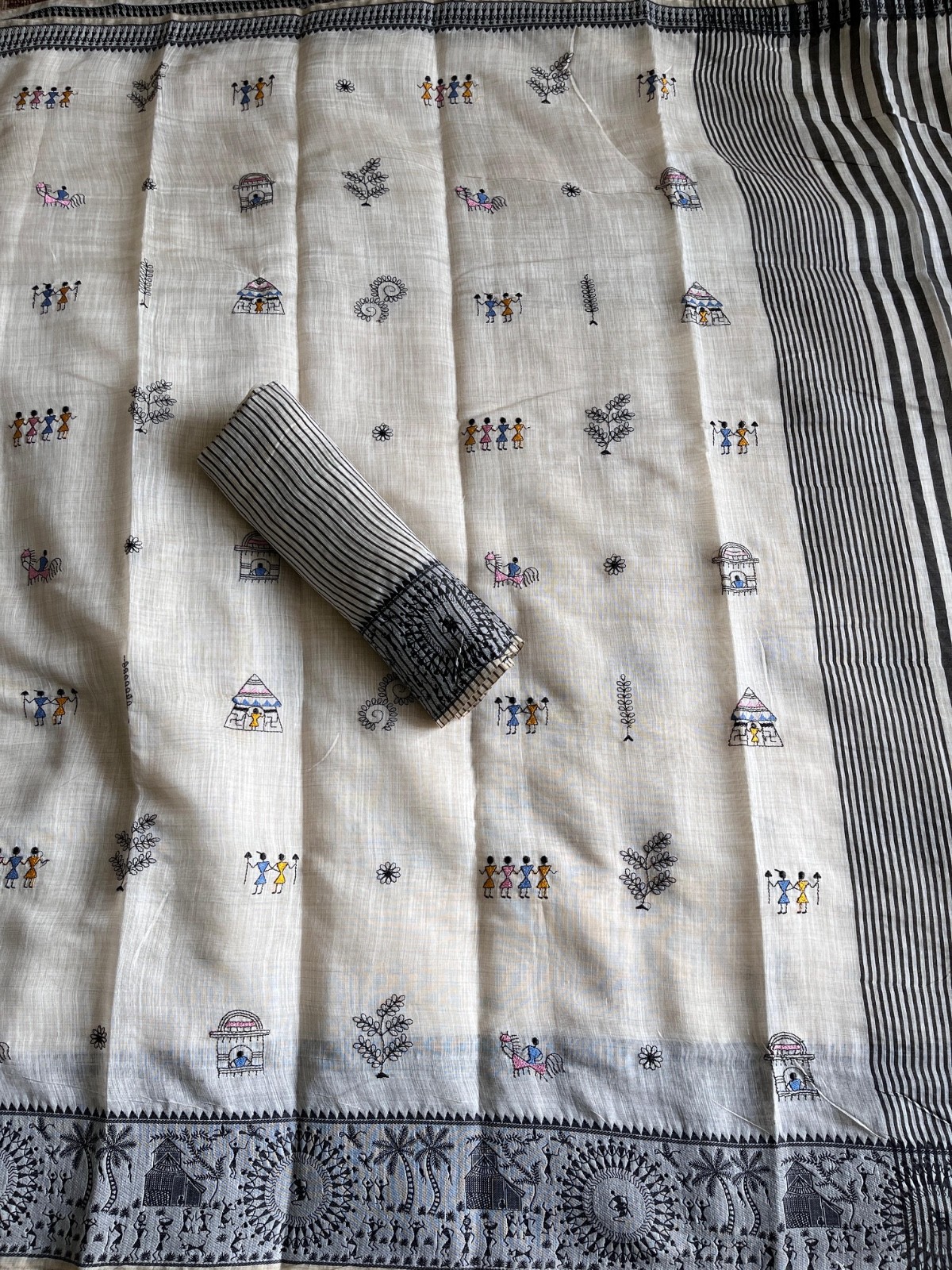 Premium linen saree with elegant print on all over the saree