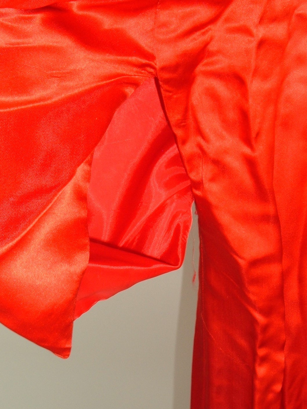 Vintage Silk Blend Embroidered Kimono High Class Garment Mfg Red Free Sz Asian