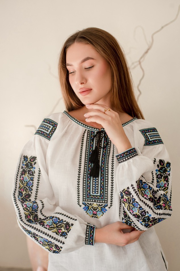 Ukrainian Embroidered White Linen Blouse Vyshyvanka Floral Boho Long Sleeve Folk