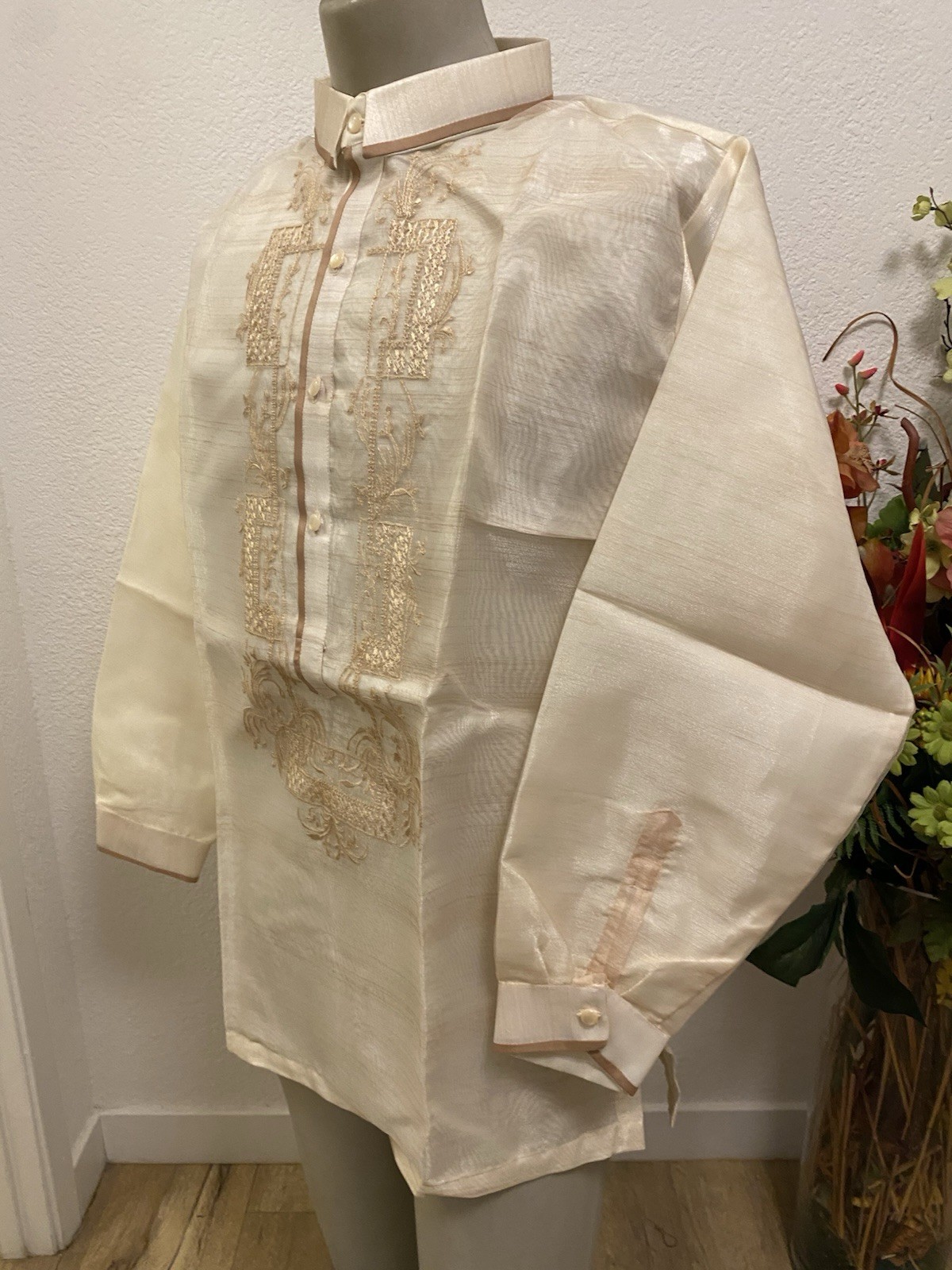 Barong Tagalog Men 2XL Organza With Fiber And Embroidery Accent Double Lining.