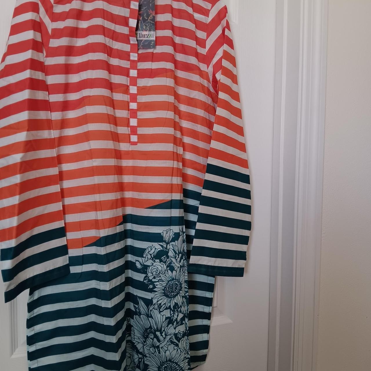Tarz Pakistani Kurti NWT size Large, printed stripes kurti for summer