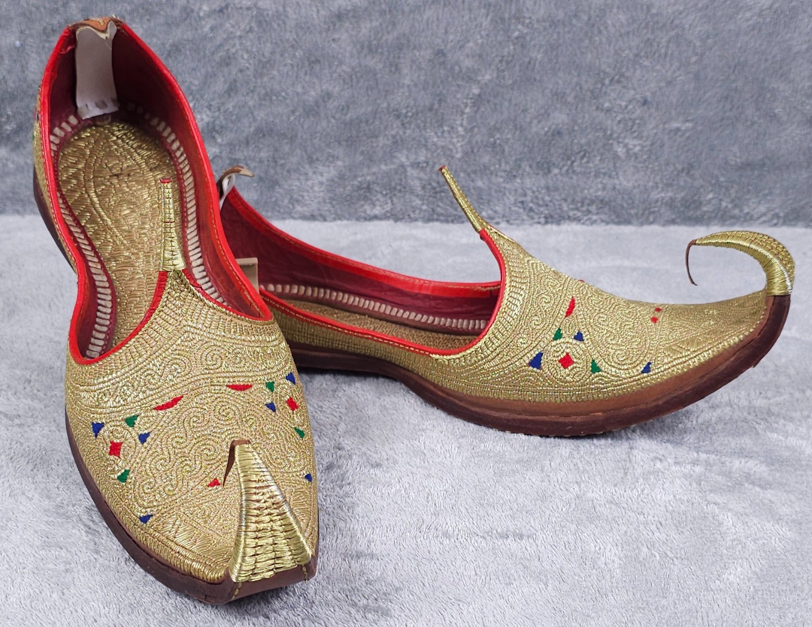 Vintage India Pakistan Punjab Gold Embroidered Jutti Curl Toe Shoes
