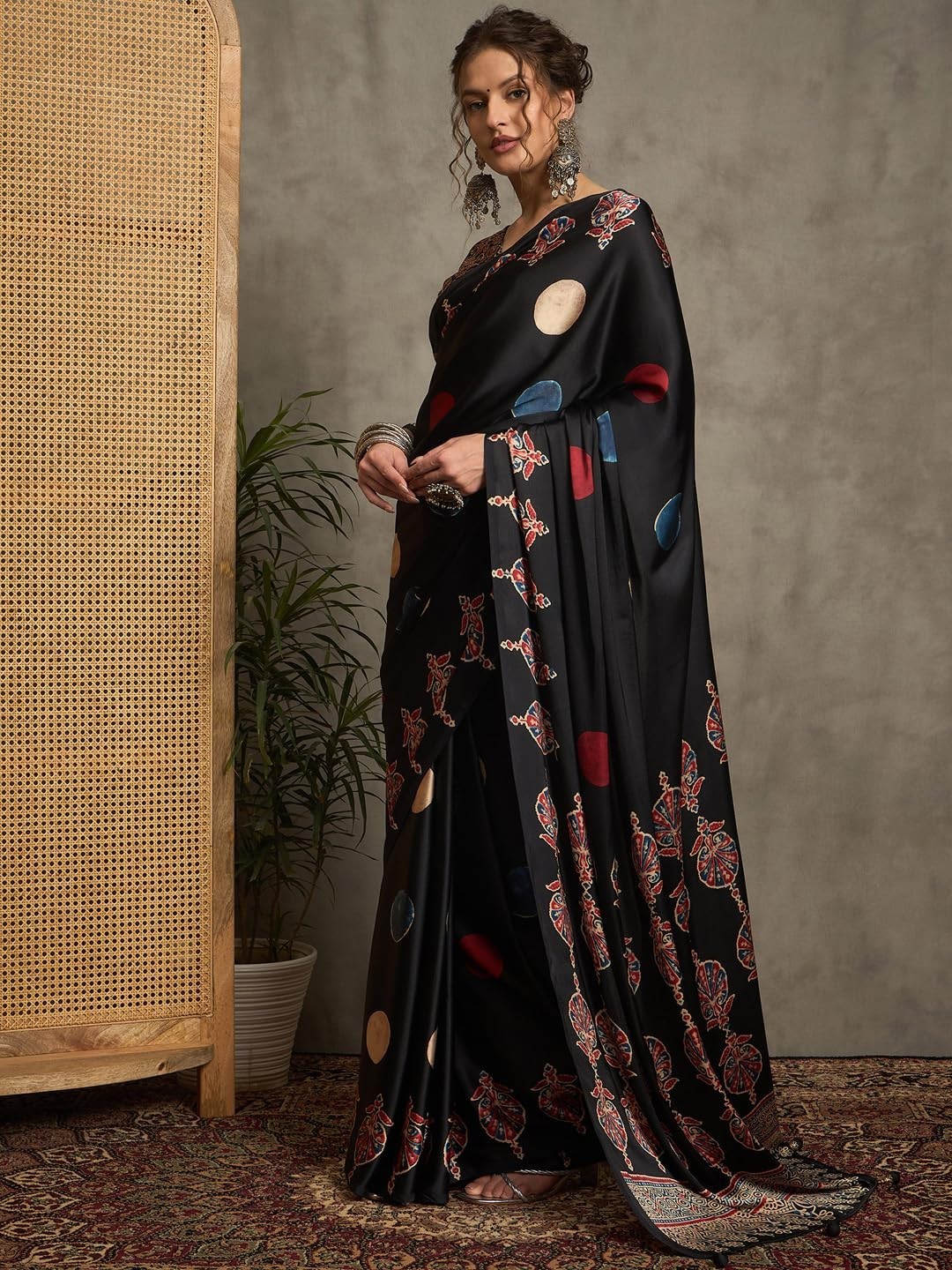 Women’s Pure Crepe Striped Printed Saree With Unstitched Blouse Piece