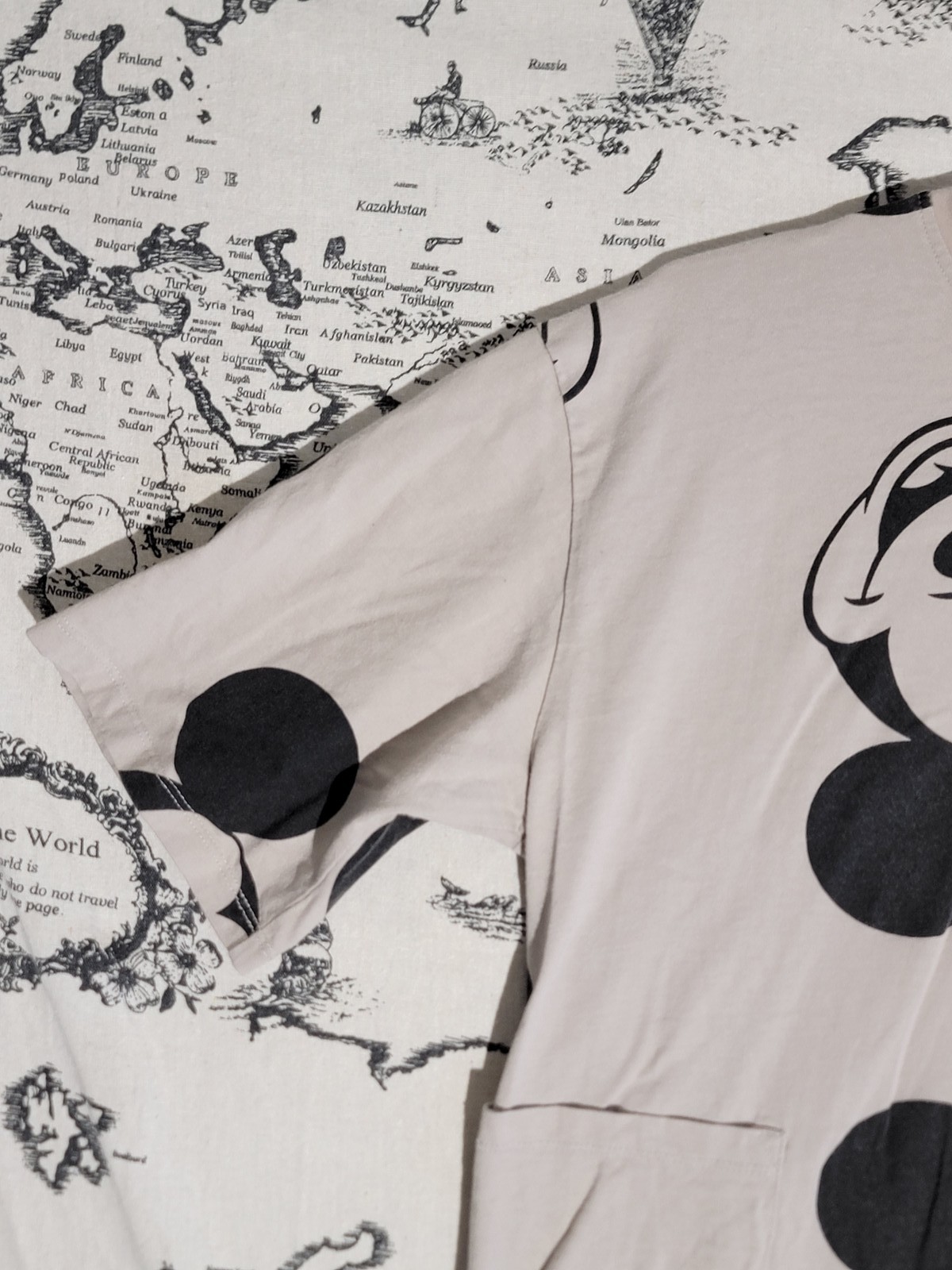UKMD Mickey Mouse All Over Print T-Shirt Women’s Size M Pockets