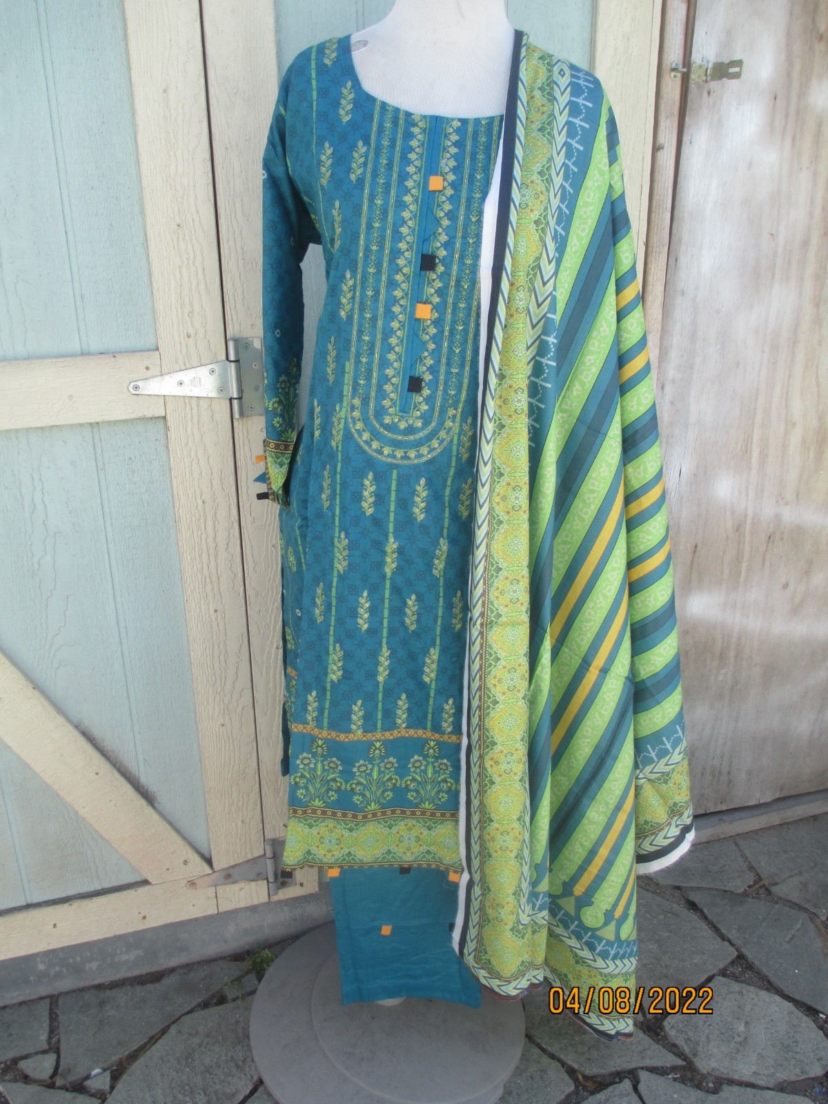 pakistani beautfull emboridery lawn cotton pant kameez Lmsize bust 4XL 50