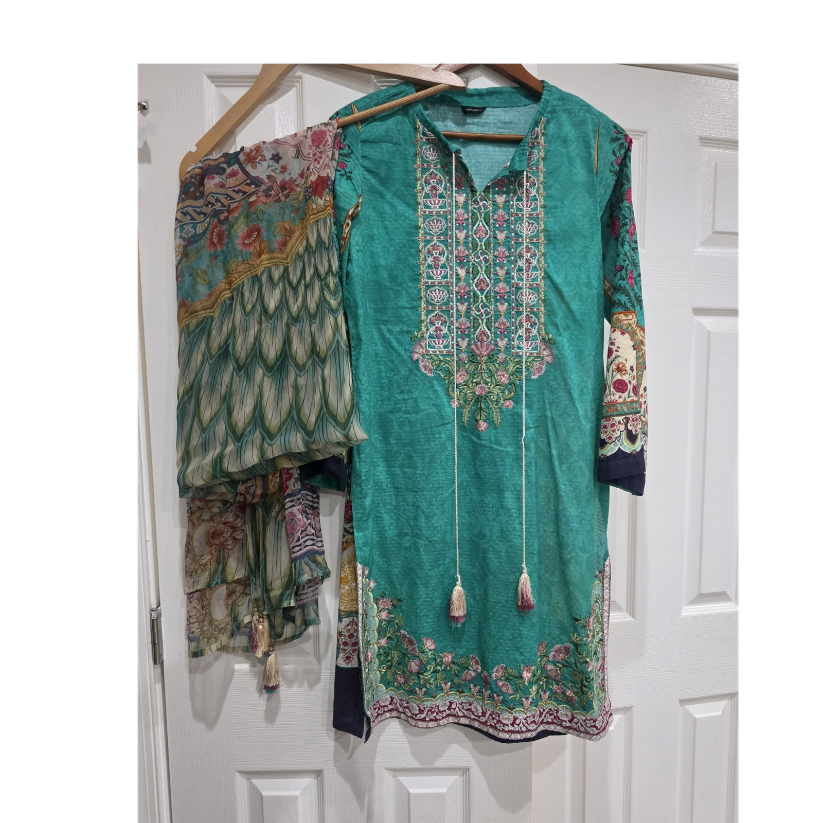 Sapphire Teal Embroidered 2-Piece Kameez w/ Chiffon Dupatta Set (Size Small)