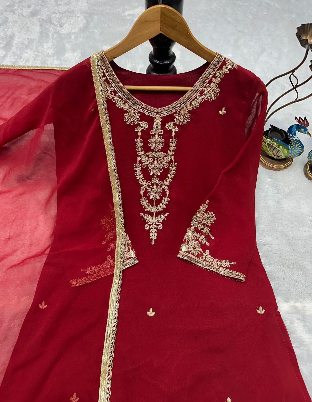 NEW ĐĚSIGNER PARTY WEAR TOP AND PLAZZO. WITH FANCY DUPPATA