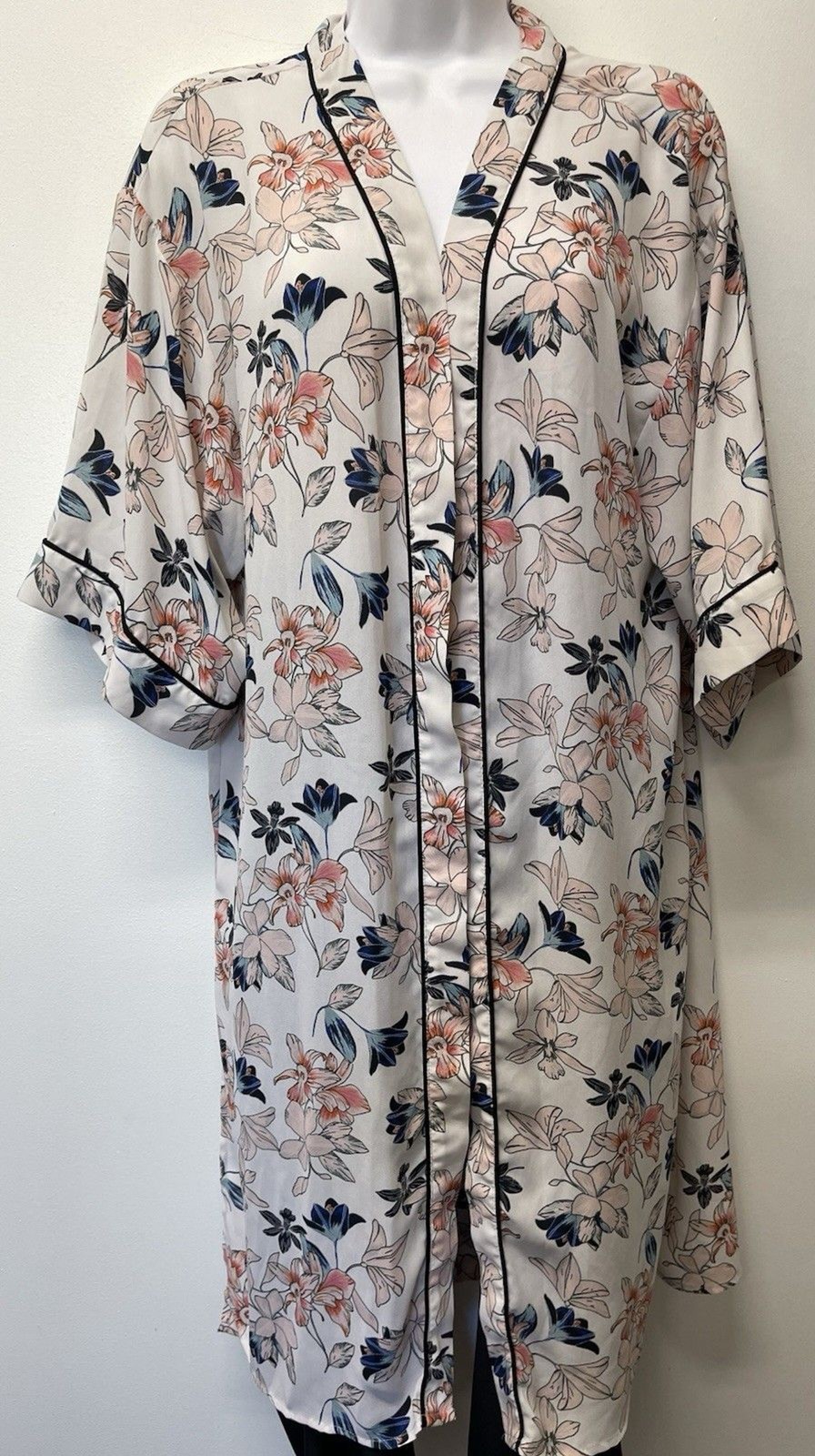 EUC Size Small Gibson Latimer Cream And Floral Print Elbow Length Sleeves Kimono