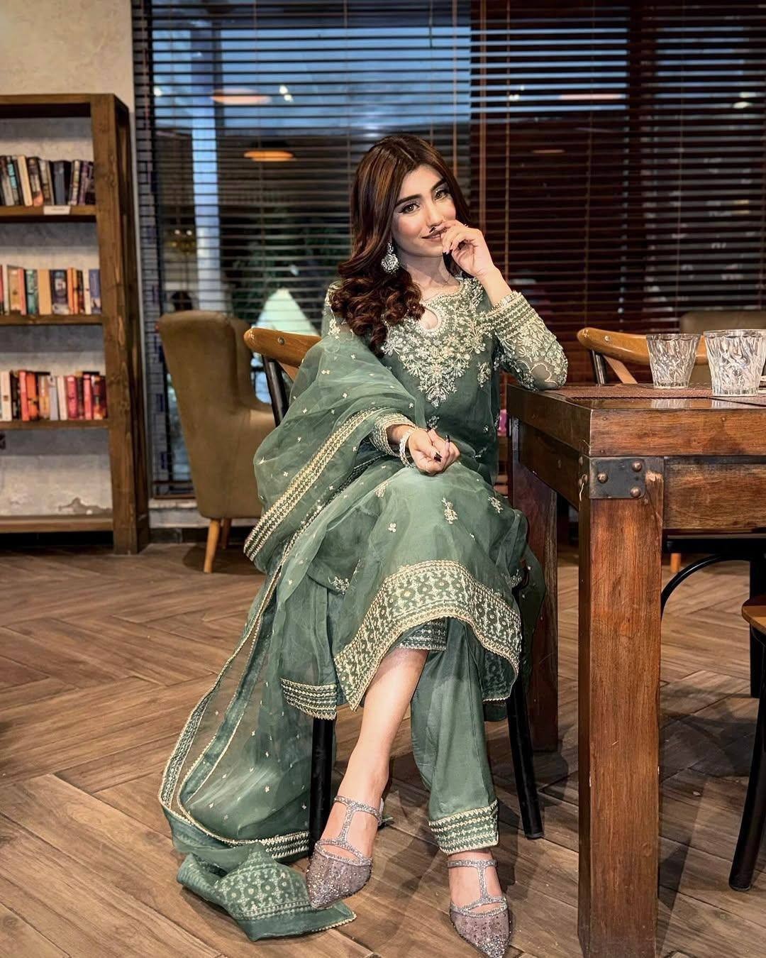 Pakistani Pista-Green Kameez Salwar Readymade Indian Party Bollywood Wedding