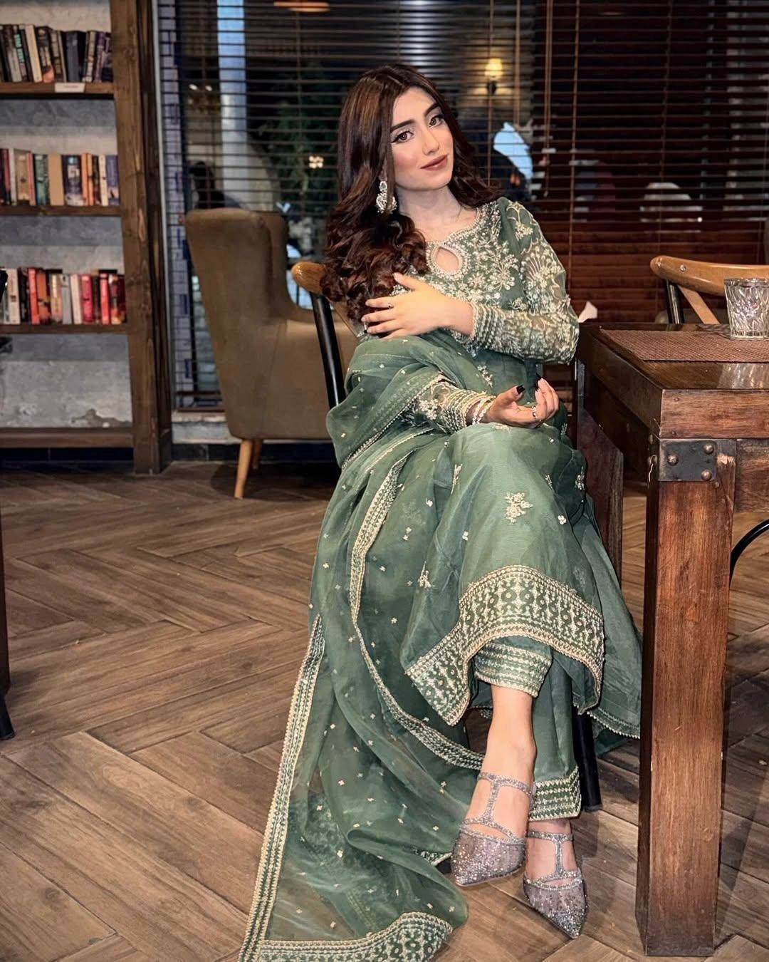 Pakistani Pista-Green Kameez Salwar Readymade Indian Party Bollywood Wedding