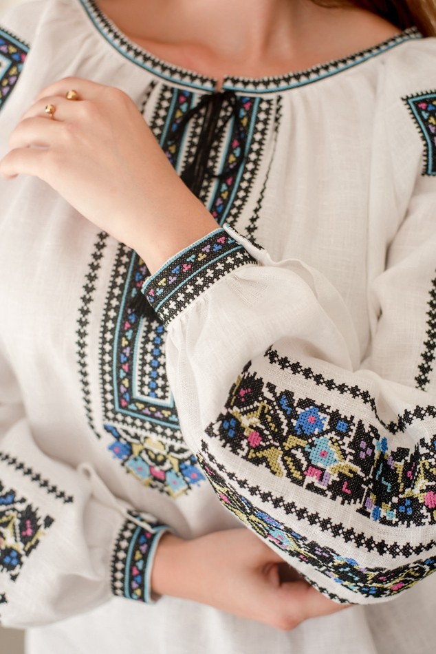 Ukrainian Embroidered White Linen Blouse Vyshyvanka Floral Boho Long Sleeve Folk
