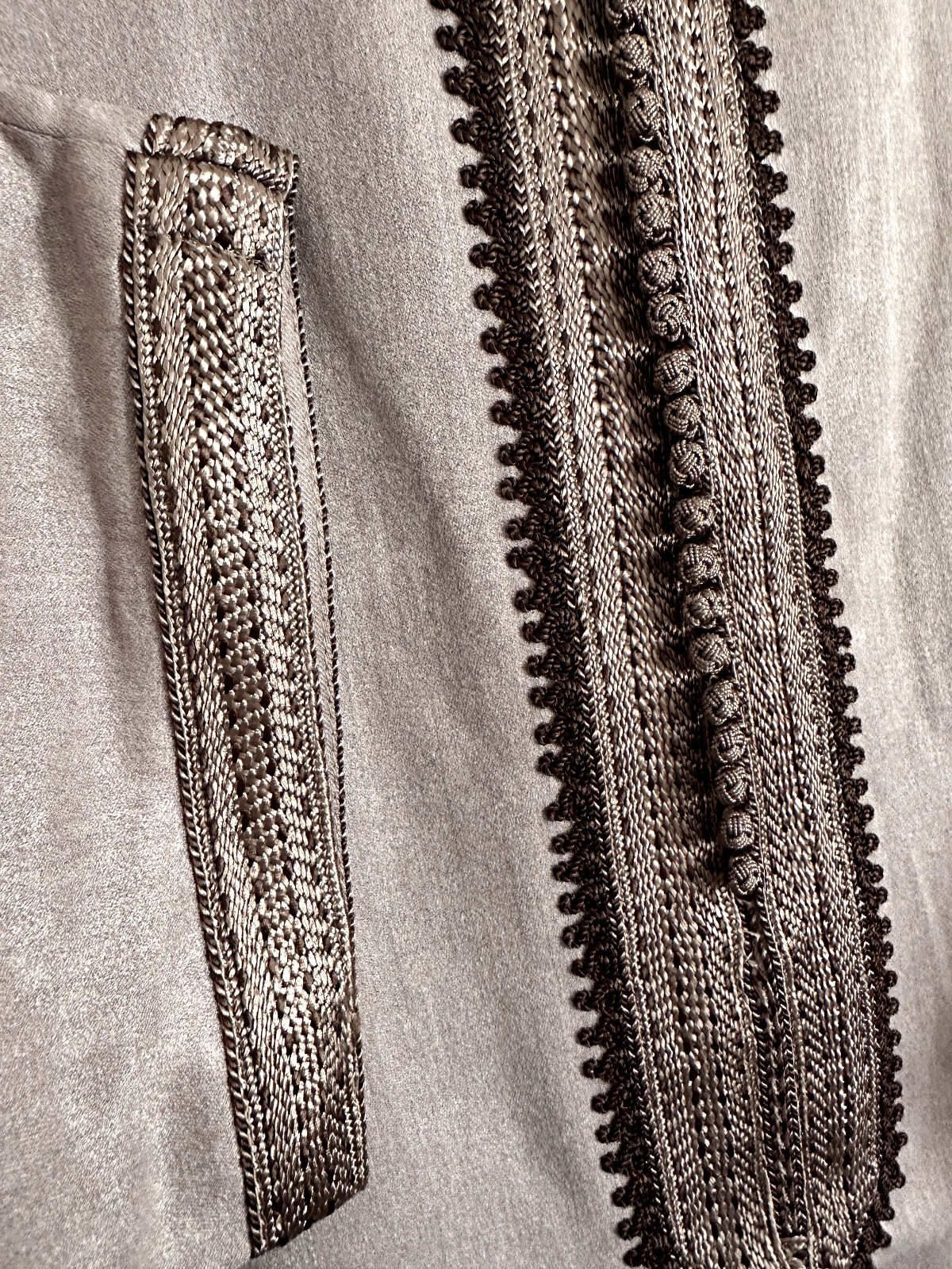 Elegant Men’s Moroccan Jellaba – Light Grey with Brown Sfifa Embroidery