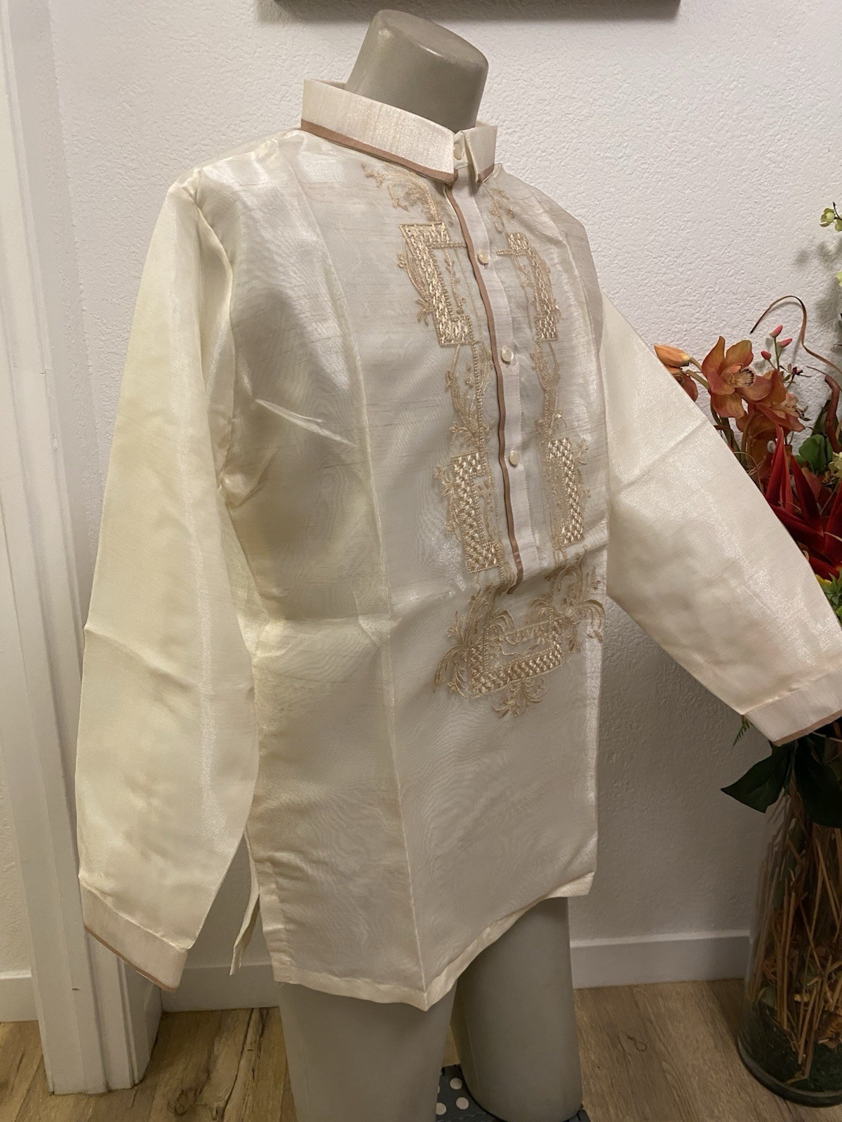 Barong Tagalog Men 2XL Organza With Fiber And Embroidery Accent Double Lining.