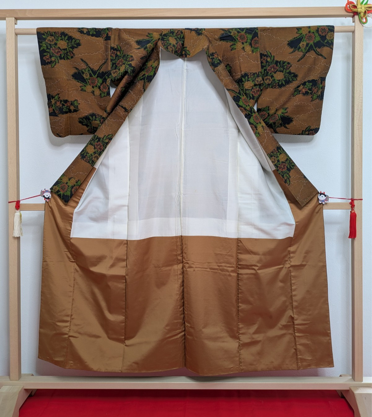 Vintage Japanese Kimono Silk Tsumugi Brown Black Floral Hand-woven Textile Art