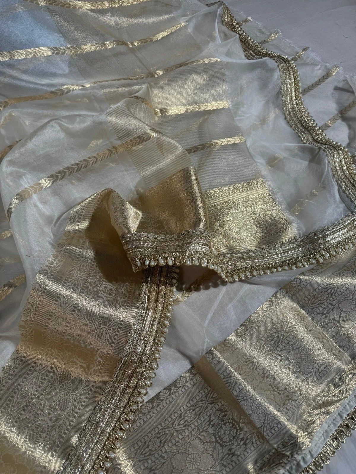 Women Ivory Banarasi Organza Silk Saree with Lace Work & Unstitched Blouse Piece