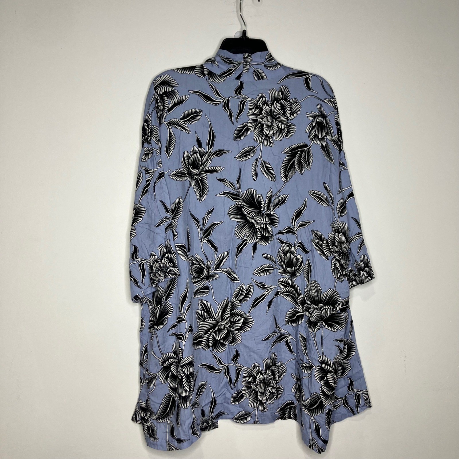 P. J. Salvage blue black white open short sleeve kimono women’s size large/XL