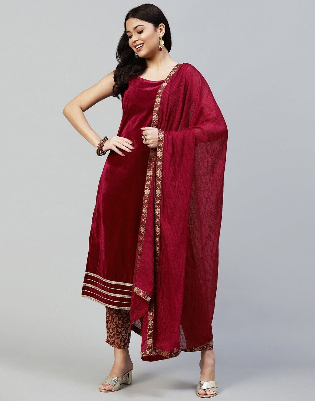 Women Velvet Kurta Pant Dupatta Set