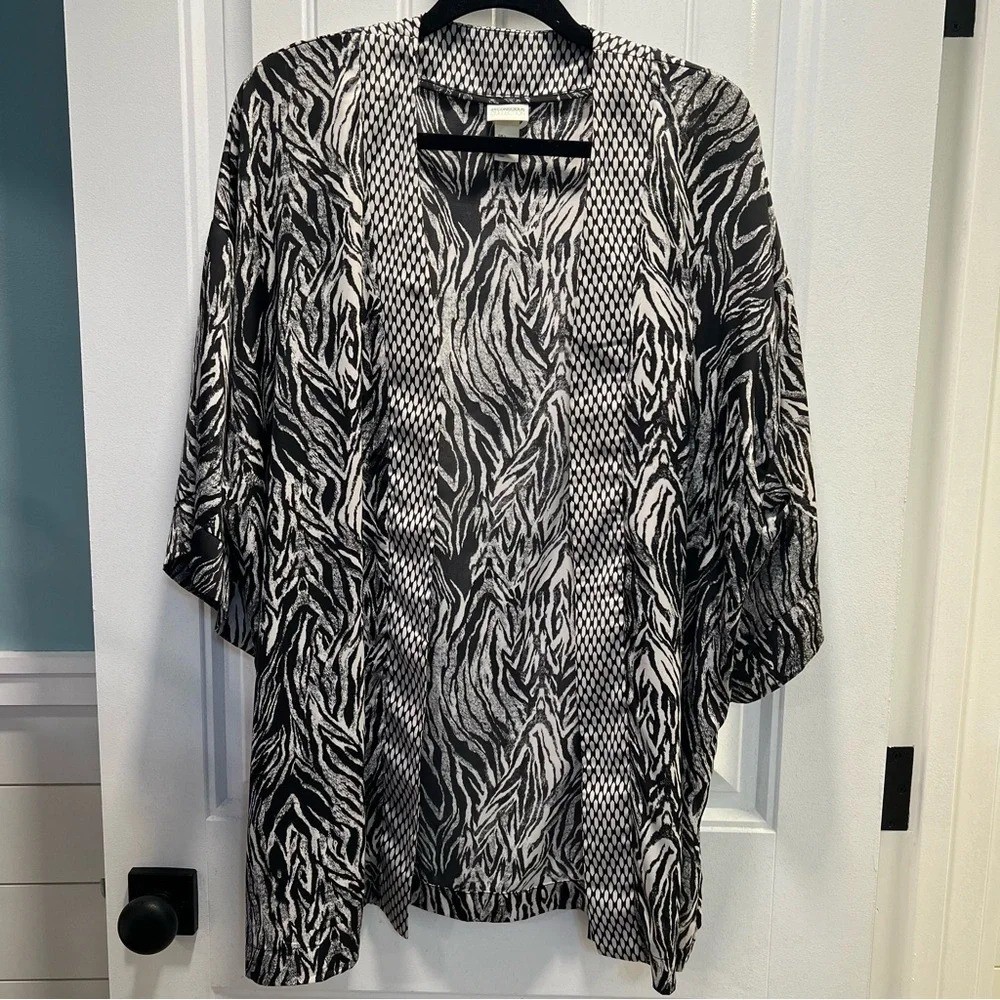 H&M Ladies Conscious Rare Zebra Tiger Print Silky Kimono Cover Up. Size L