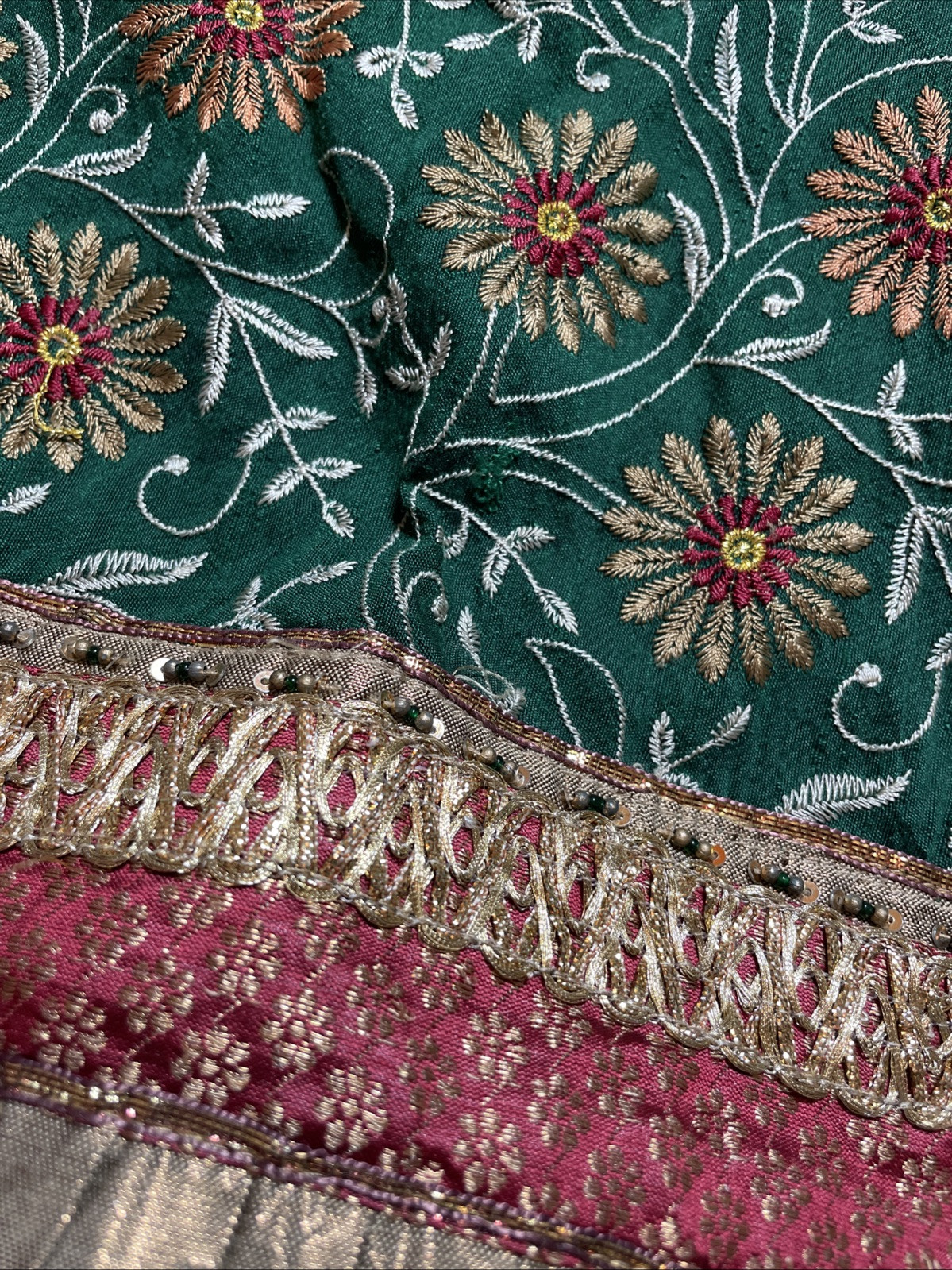 India SIZE 40, Green, Gold And Burgundy Floral Kurta! Has Flaws.