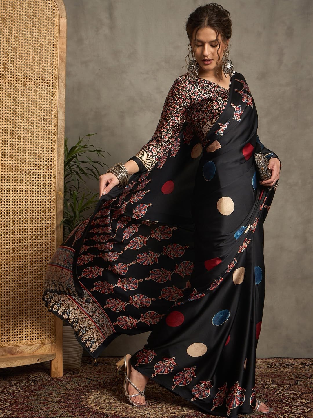 Women’s Pure Crepe Striped Printed Saree With Unstitched Blouse Piece