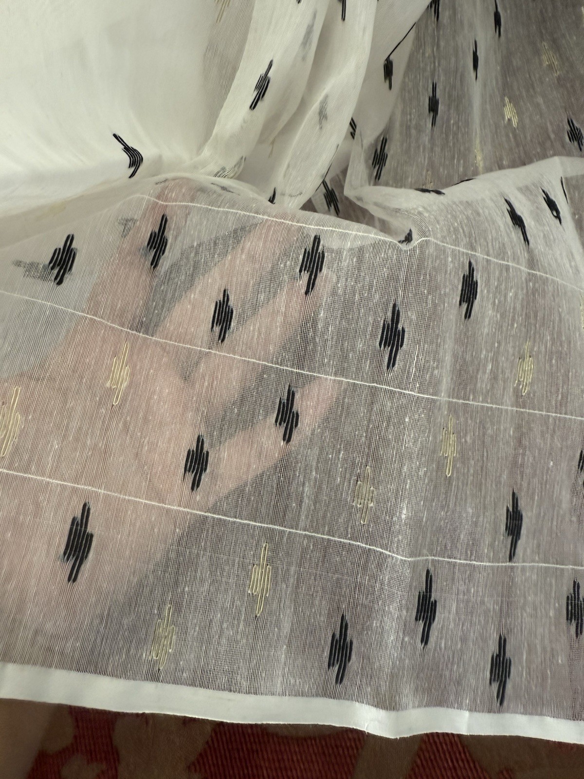 NEW, Handmade, Original Dhakai Jamdani Saree ( item#L2172 ) We Have 3 Available.