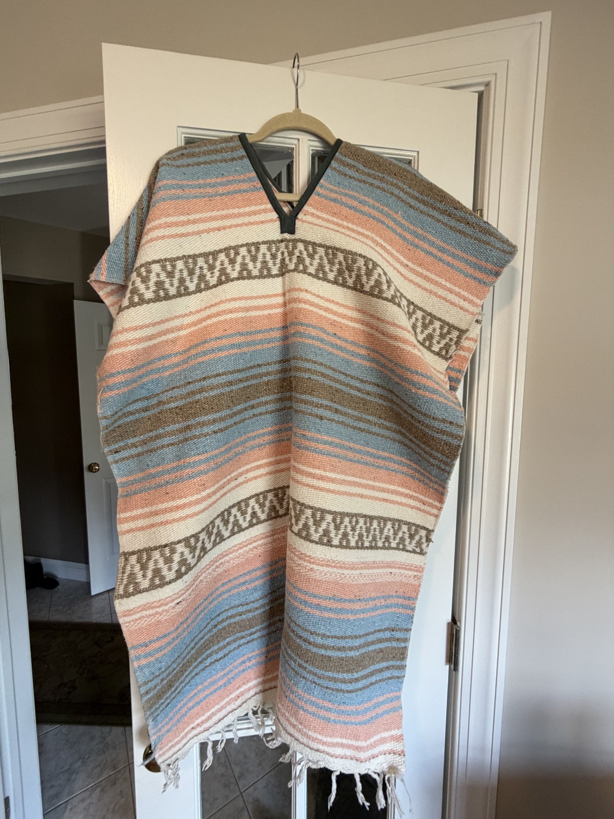 Traditional Mexican gabán (or poncho) made from 100% acrylic