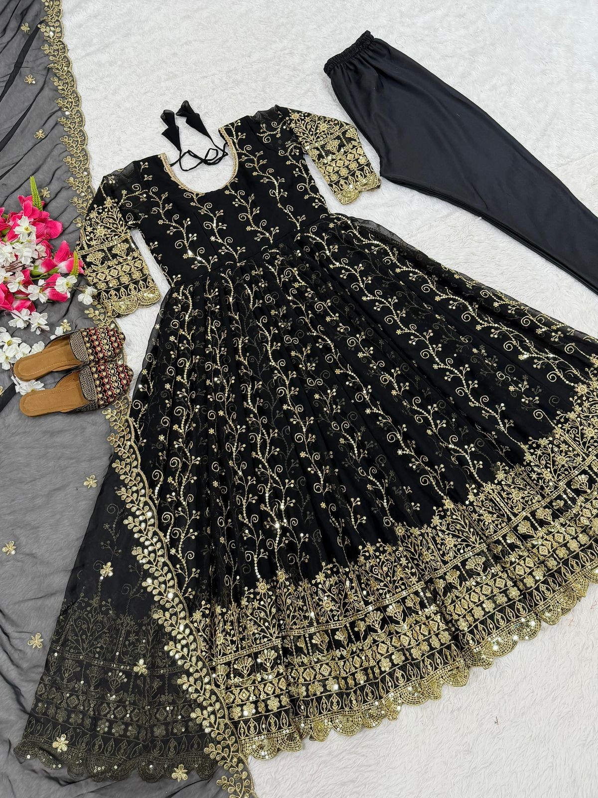New Đěsigner Anarkali Suit In New Fancy Style