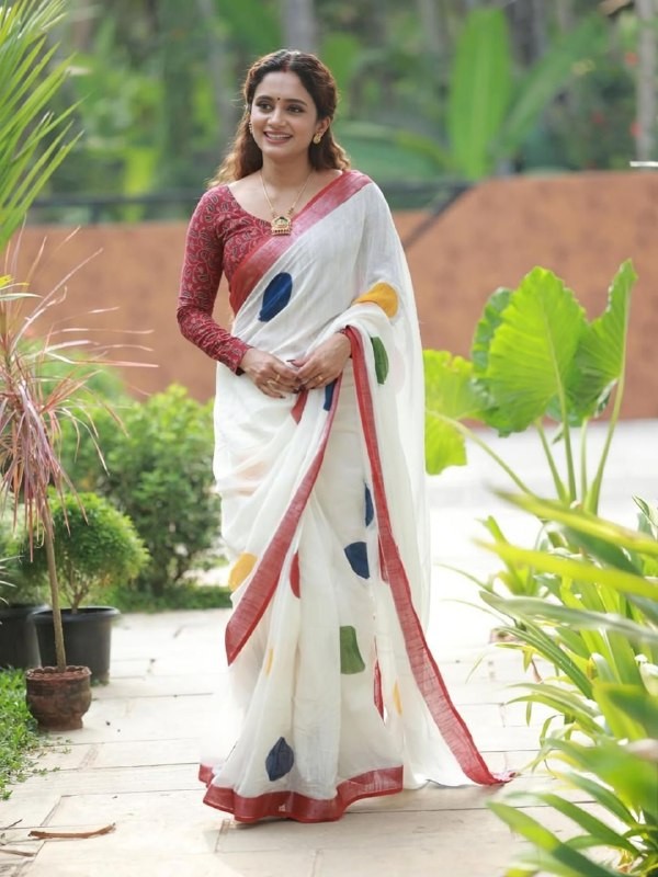 Designer Soft Linen Saree Digital Print + Silver Jari Border Blouse 6.30 Meter