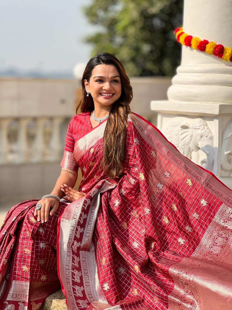 Women’s Beautiful Soft Silk Zari Weaving Saree With Blouse