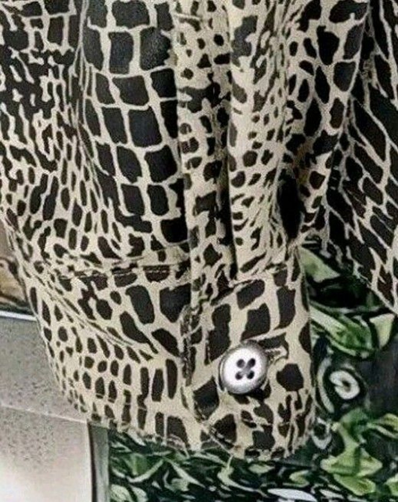 Chico’s Blouse Size 1 US M Button Blouse Cheetah Print Long Sleeve Collar Pocket