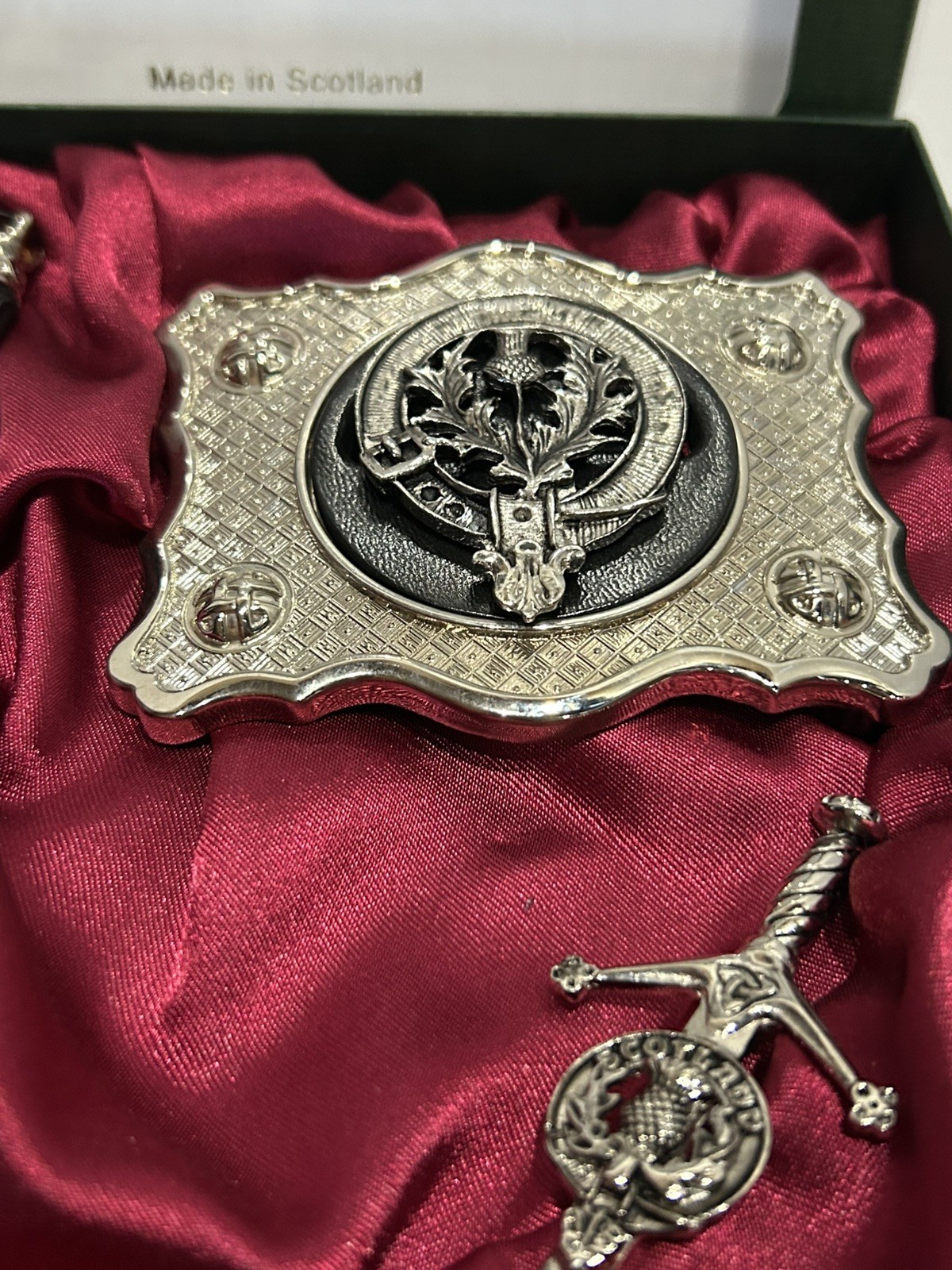 New Scottish Thistle Clan Crest Pewter Gift Set – Sgian Dubh, Kilt Pin, Buckle