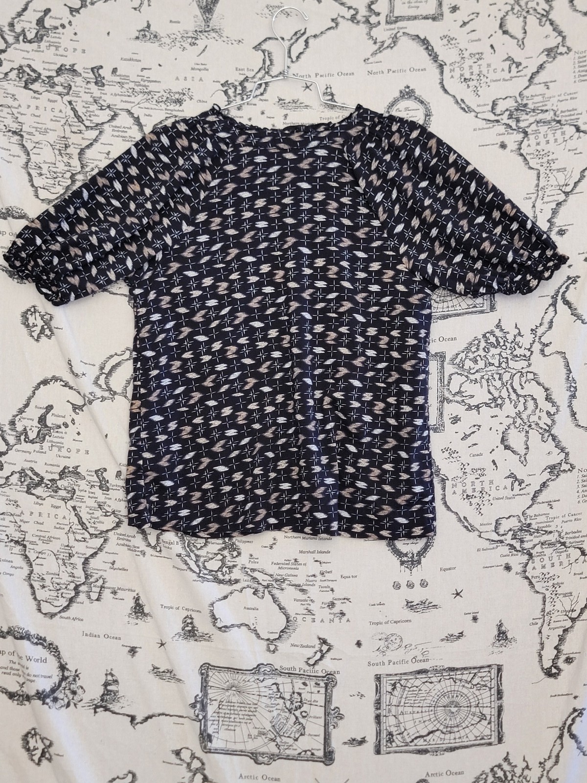 Sonoma Women’s Casual Top Size M Black Print Short Sleeve V-Neck Cotton Blend