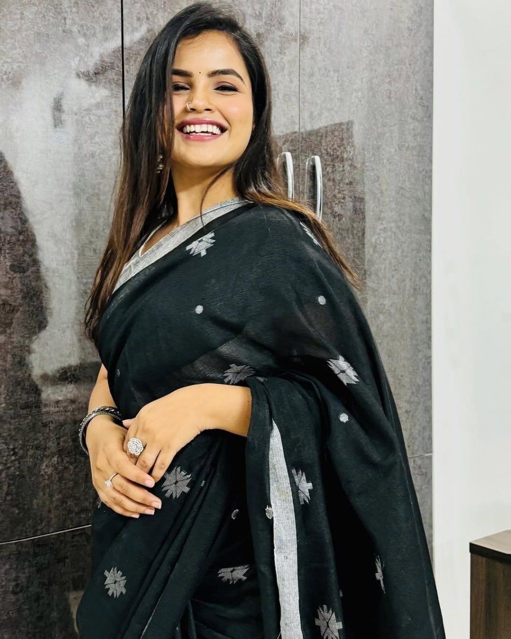 Minimalist Indian Ethnic Party Wear | Summer Breathable Saree