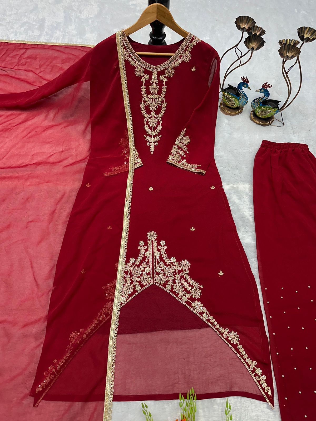 NEW ĐĚSIGNER PARTY WEAR TOP AND PLAZZO. WITH FANCY DUPPATA