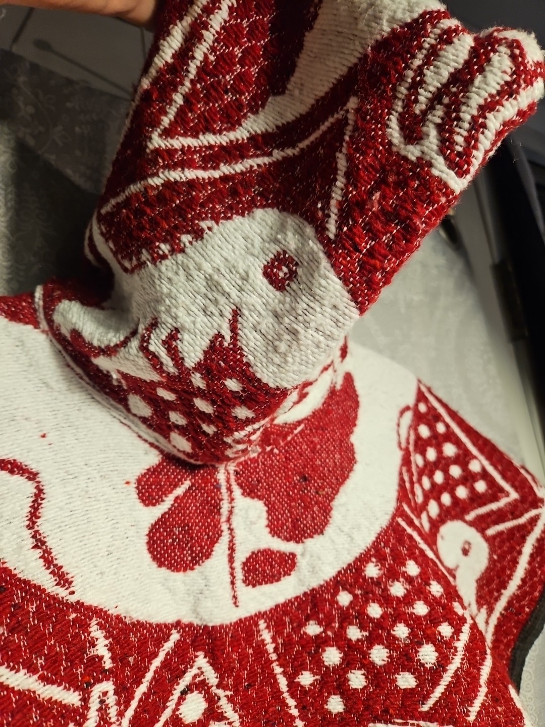 KIDS Dinosaur PONCHO , UNISEX , BLANKET GABAN 4-12 Yrs , RED & WHITE Hooded
