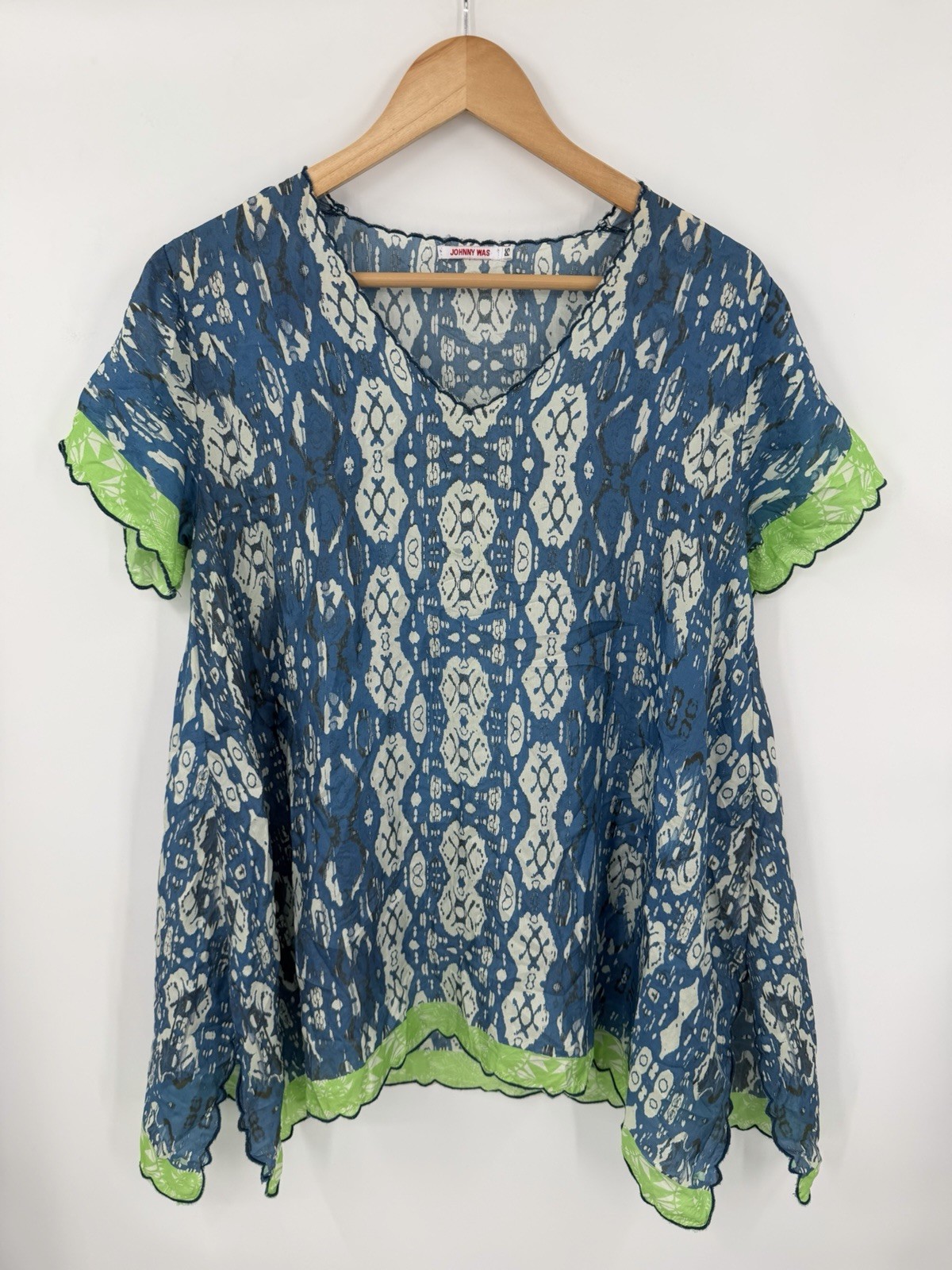 Johnny Was Silk Sharkbite Hem V-Neck Short Sleeve Blouse Size Petite Small