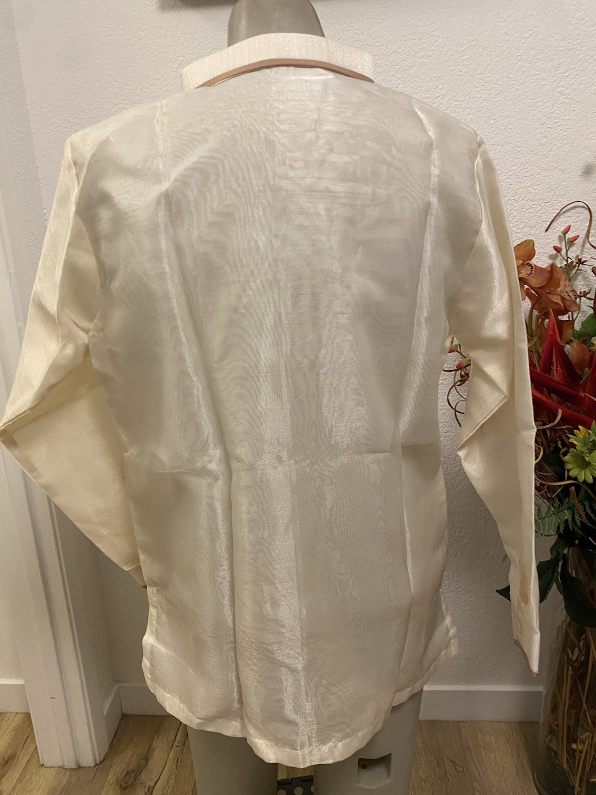 Barong Tagalog Men 2XL Organza With Fiber And Embroidery Accent Double Lining.