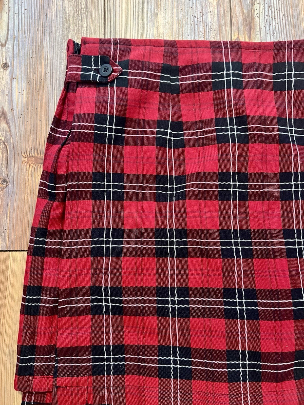 Women’s Red Plaid Skort. Size Medium.
