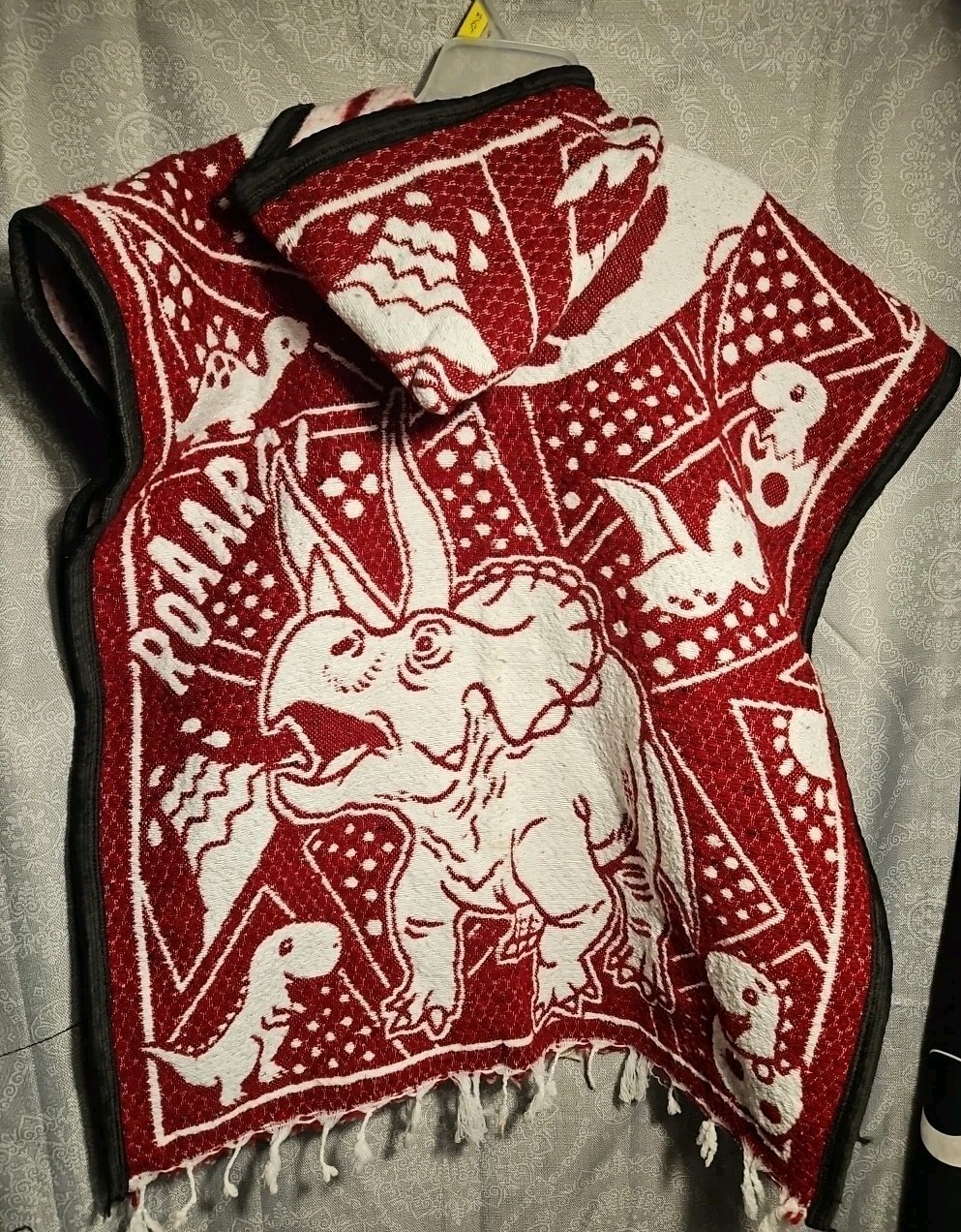 KIDS Dinosaur PONCHO , UNISEX , BLANKET GABAN 4-12 Yrs , RED & WHITE Hooded
