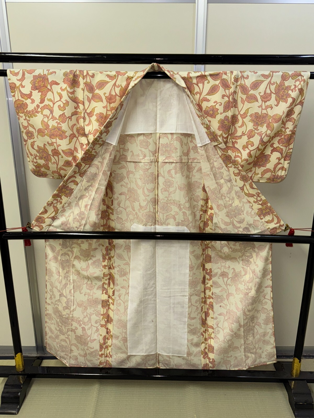 Japanese Vintage Kimono Polyester Beige Flower Expensive Tradition Heigh 61.81in