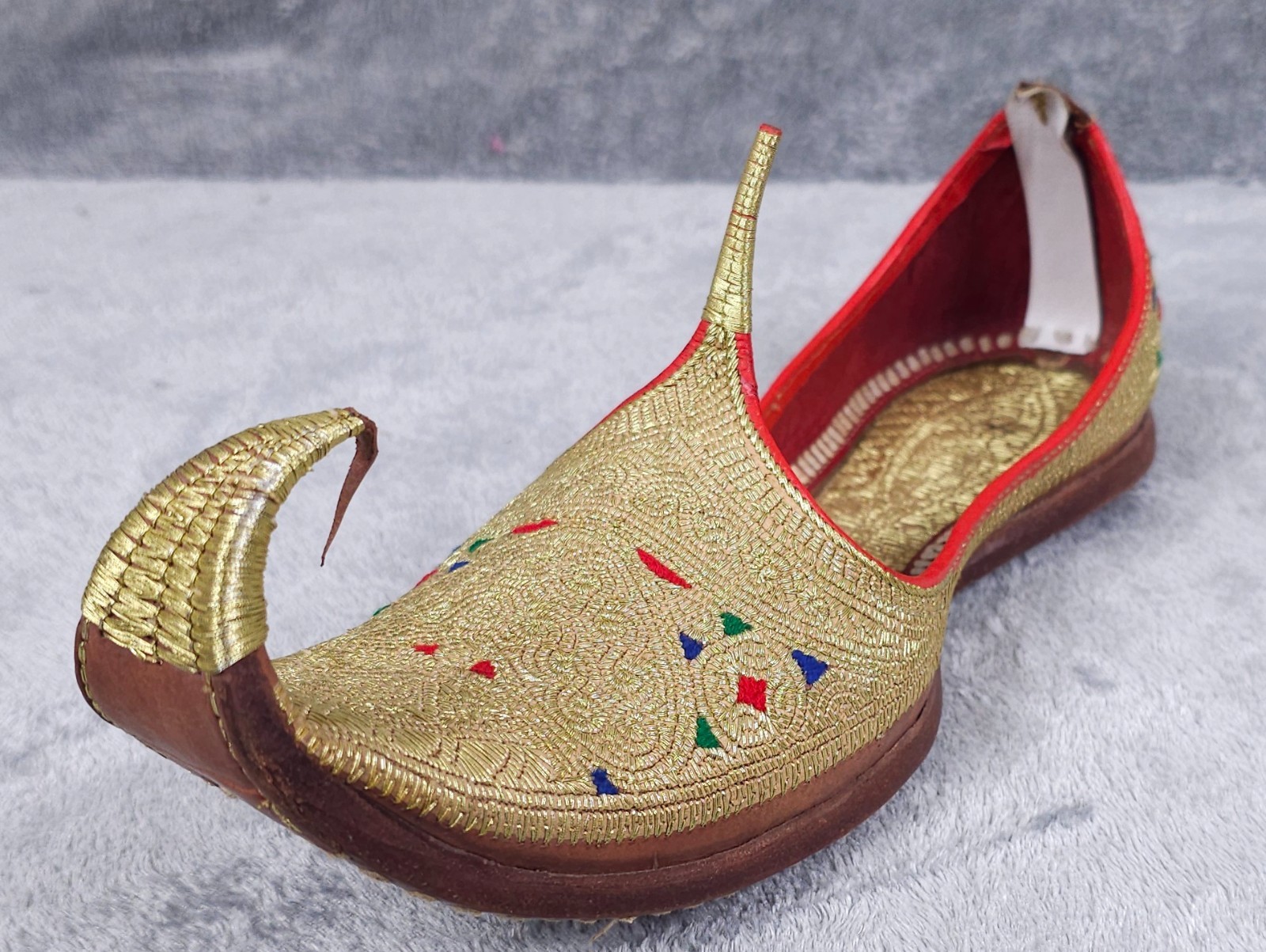 Vintage India Pakistan Punjab Gold Embroidered Jutti Curl Toe Shoes
