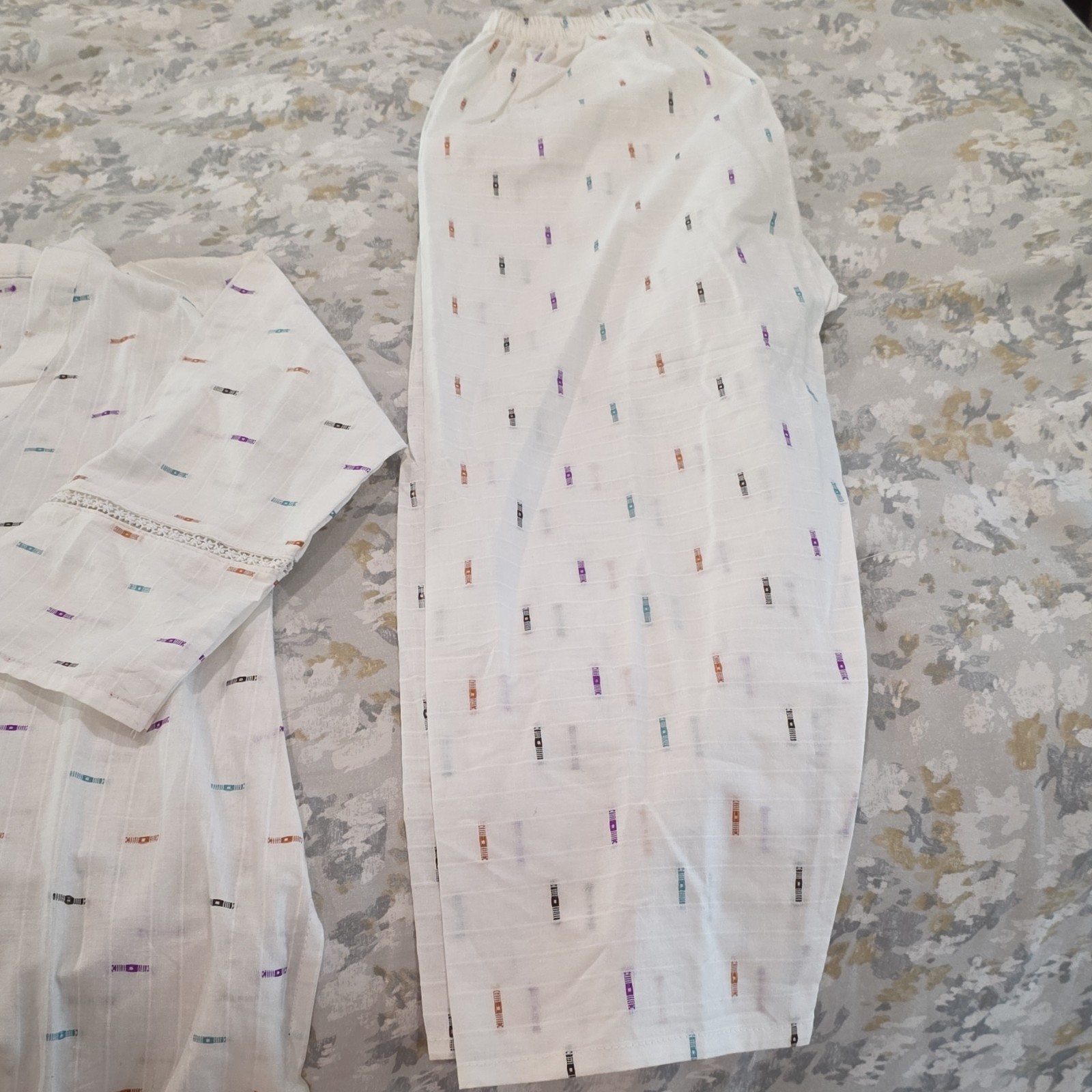 Girls Salwar Kameez White Mirror Work Multicolor Accents Size 30 kids 8 to 10