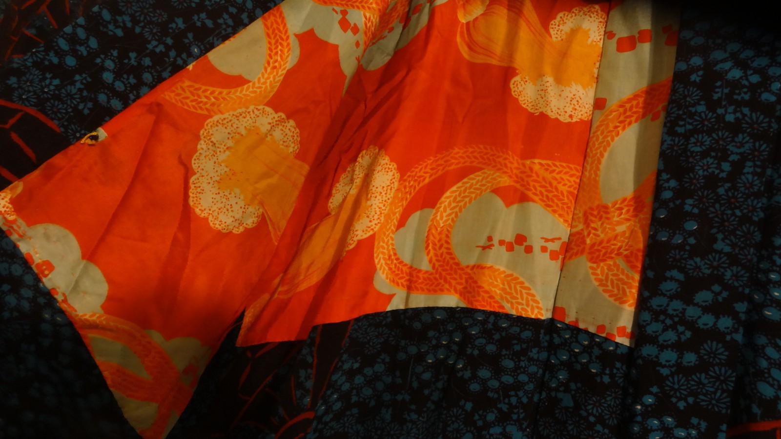 Vintage Japanese Haori Silk (?) Haori Kimono Dark Blue, Red inside, $45