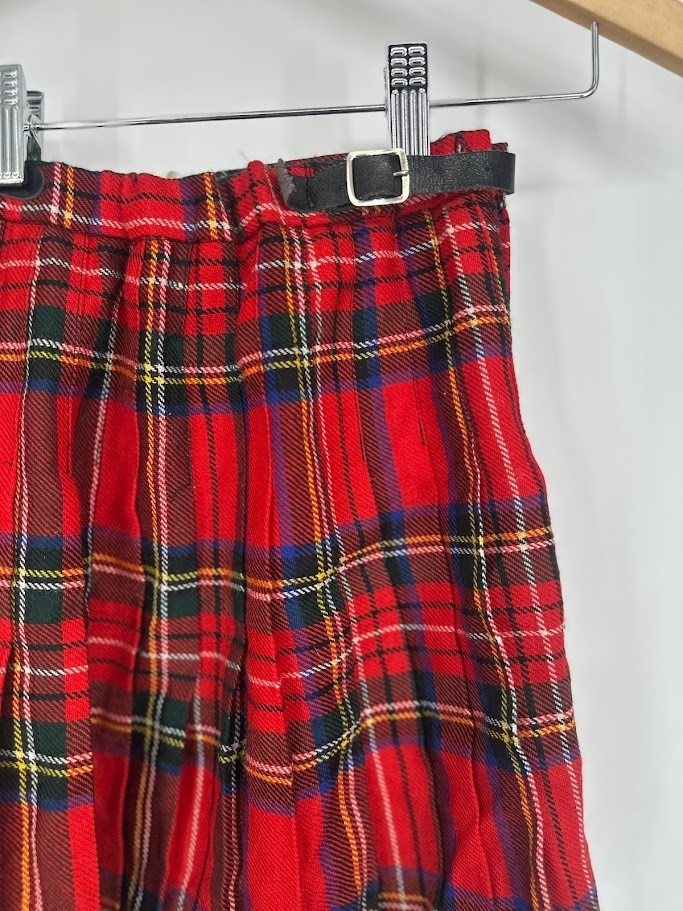 The Edinburgh Woolen Mill 100% Pure New Wool Red Plaid Kilt Size 8 Scotland