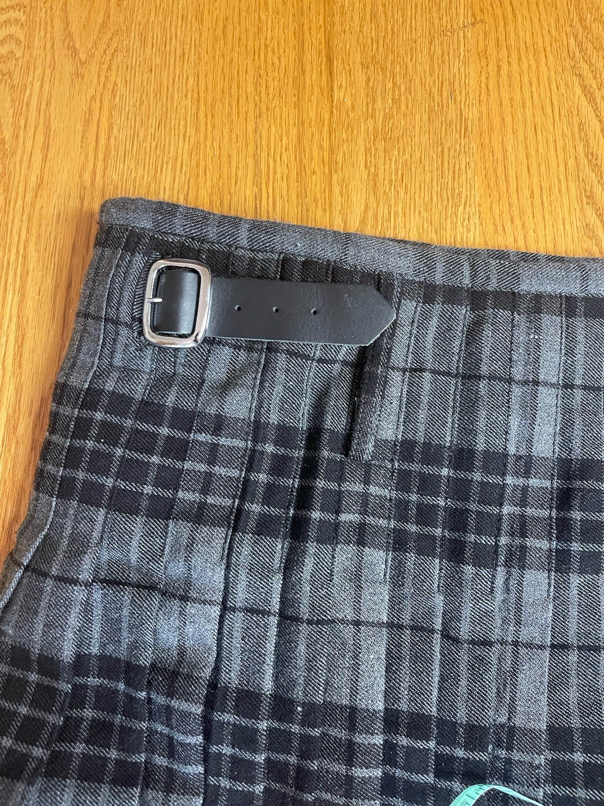 Atlanta Kilt Men’s Acrylic Wool Black Gray Tartan 6 To 8 Yards Scottish Waist 48