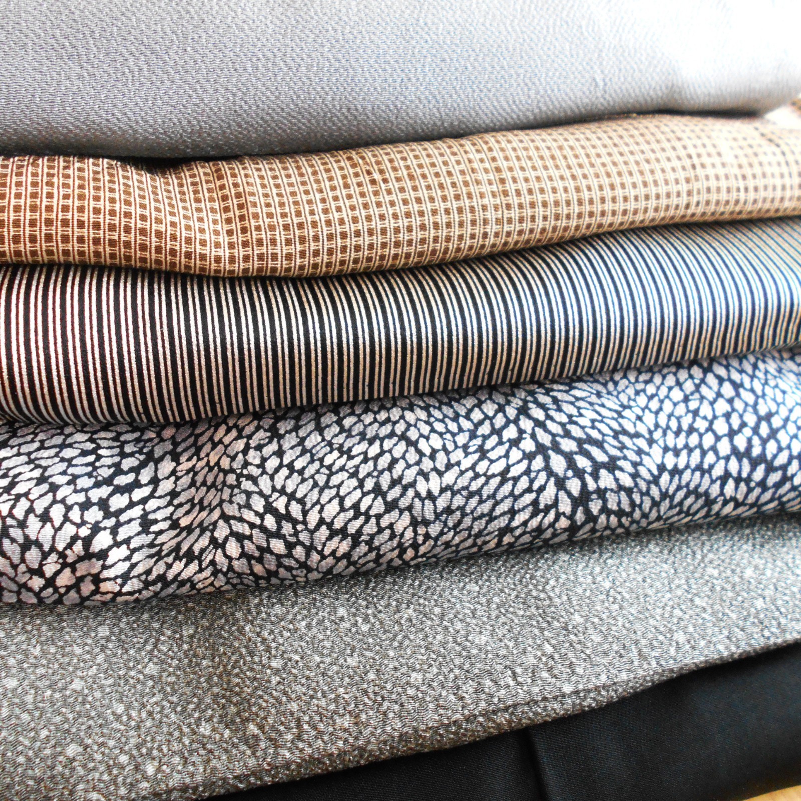 Bulk Vintage Japanese Silk Kimono Fabric – Craft Material – Lot of [6] – AS IS
