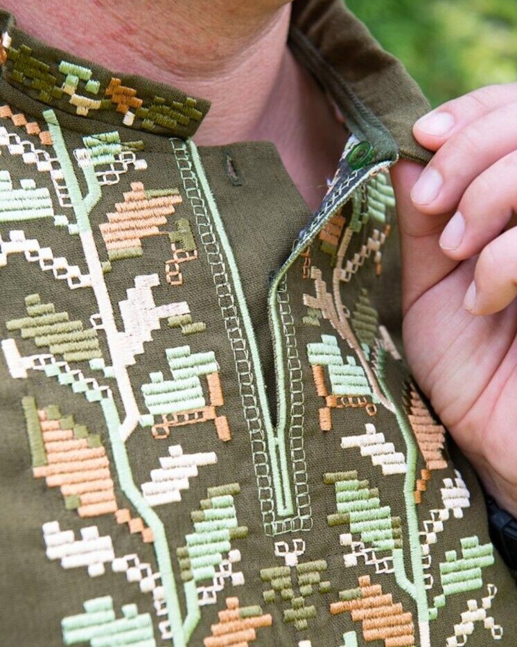 Ukrainian Embroidered Tradition shirt for men’s Sorochka Vyshyvanka . Size XXL