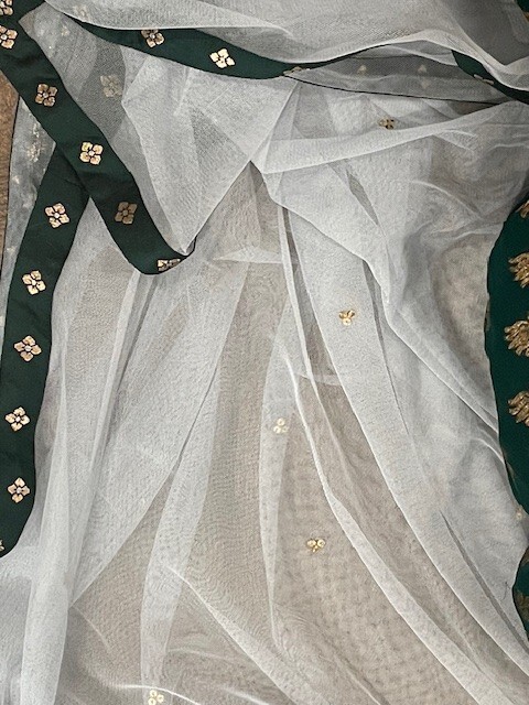 Indian Salweer3 Piece Set Dark GreenWith lots of Gold Size 15-16 xlarge